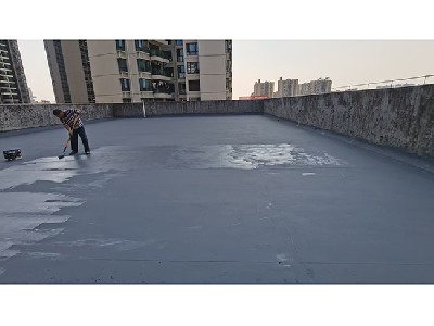 楼面大面积涂刷灰橡胶 (4)